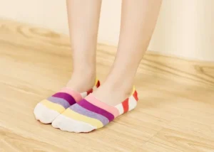 Forskellen mellem strømper og sokker er